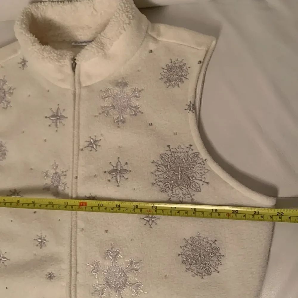 Croft & Barrow Fleece Embroidered Snowflake Vest Size LP - Picture 3 of 10